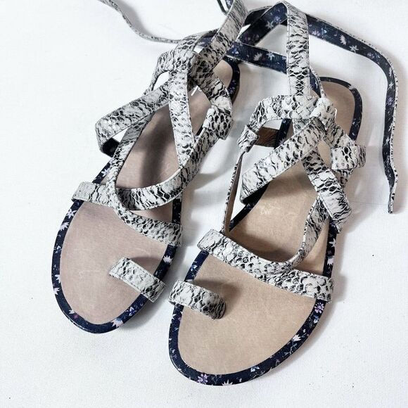 CAbi Womens 7M Leather Sandals Snakeskin Print Ankle Wrap Strappy Toe Ring Shoes - Picture 5 of 7